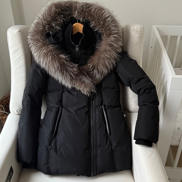 ADALI Down coat with silver fox fur Signature Mackage Collar
Small - Picture 4 of 6